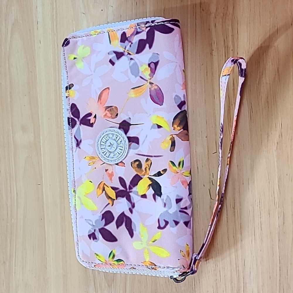 Nwot kipling wallet